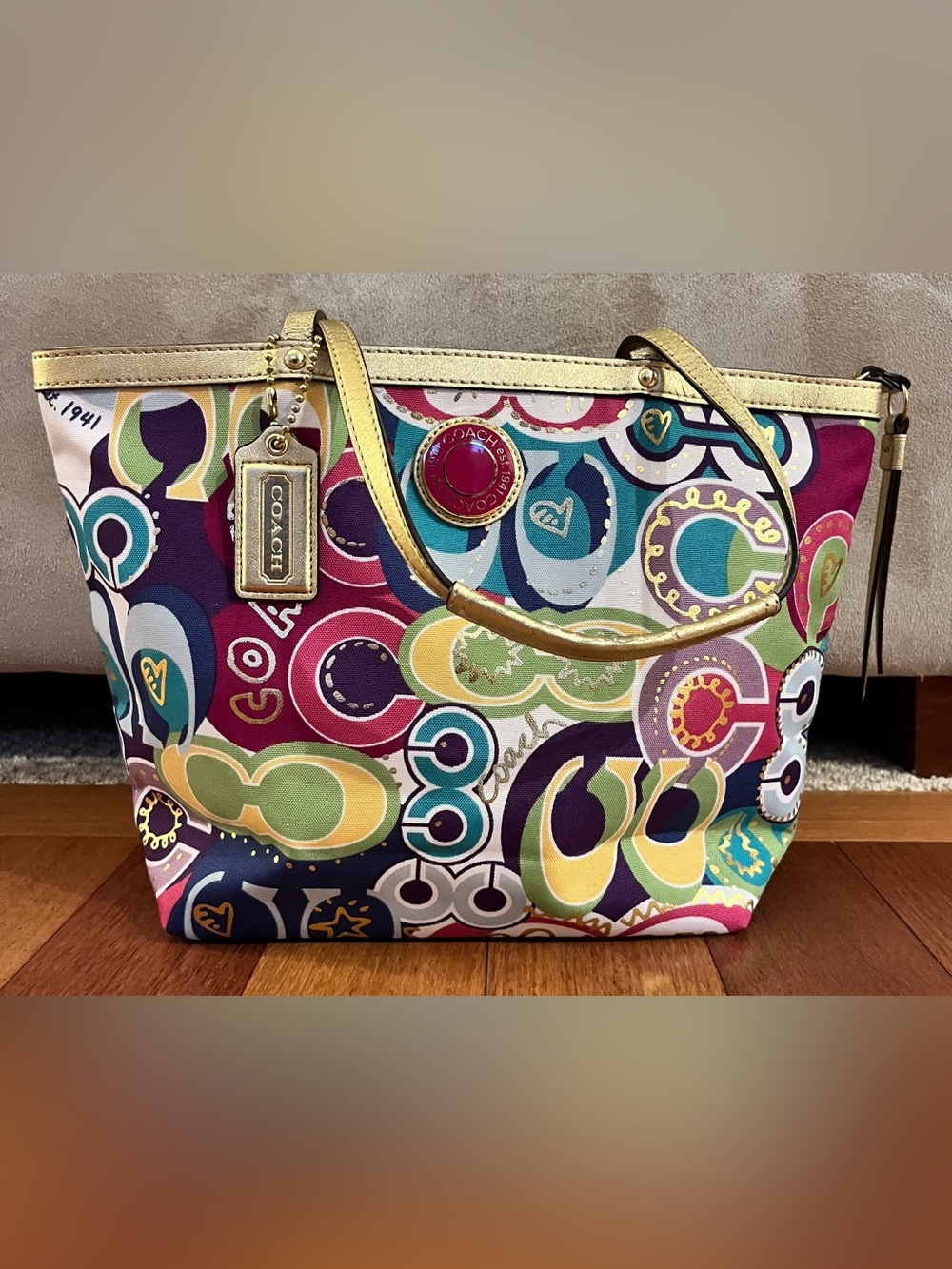 Coach Poppy Signature C Tote Graffiti Gold Trim, Hangtag, 2 Purse Scarves - Picture 4 of 15